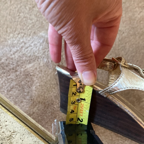 Sparkly gold Lilly Pulitzer sandals with lapis beads encrusted with diamonds - Picture 7 of 9